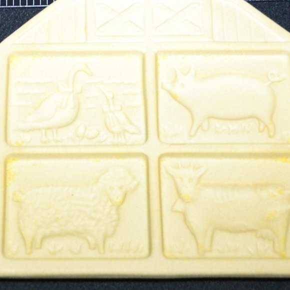 The Pampered Chef Clay Cookie Mold Farm Yard Friends Kitchen Baking - Picture 4 of 5